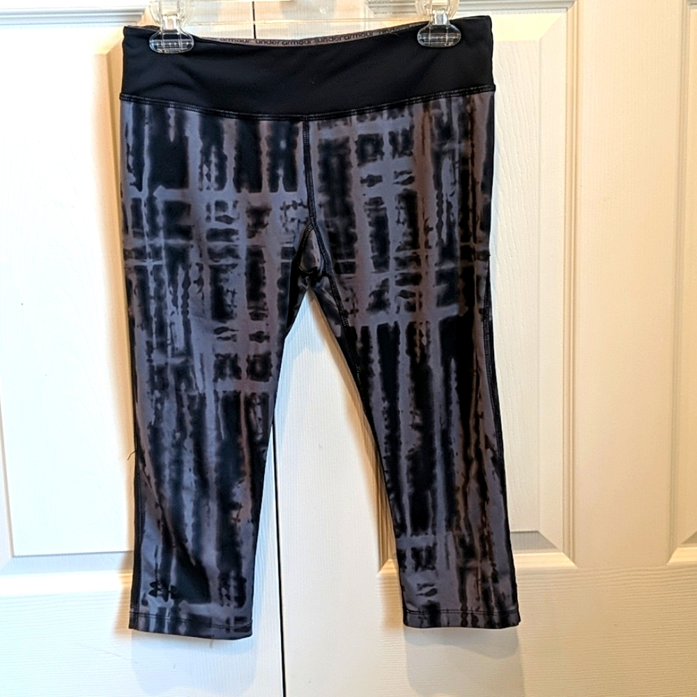 Under Armour tie dyed black and grey capris M